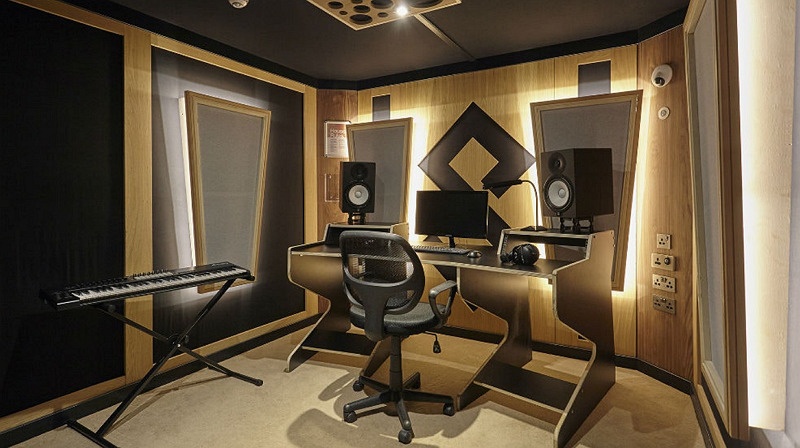 Pirate Studios Voice Dubbing